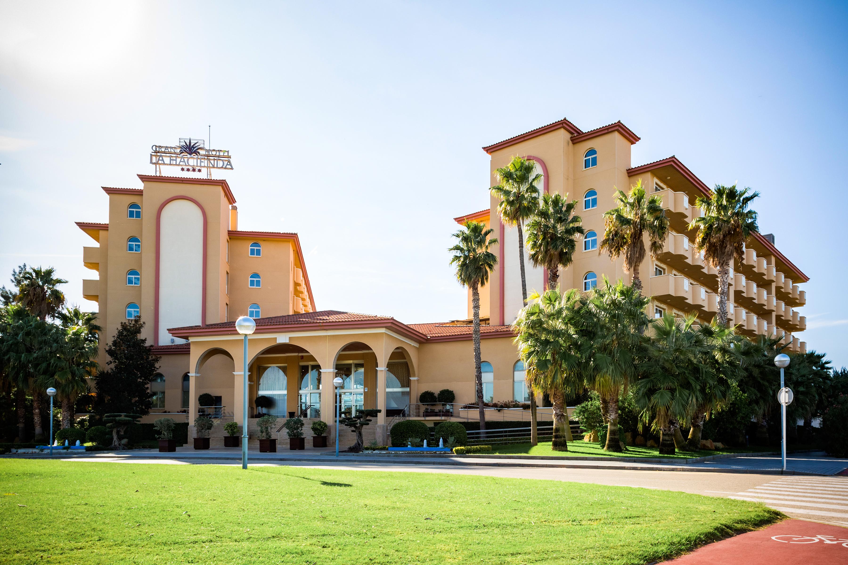 Ohtels La Hacienda Hotel La Pineda Exterior photo